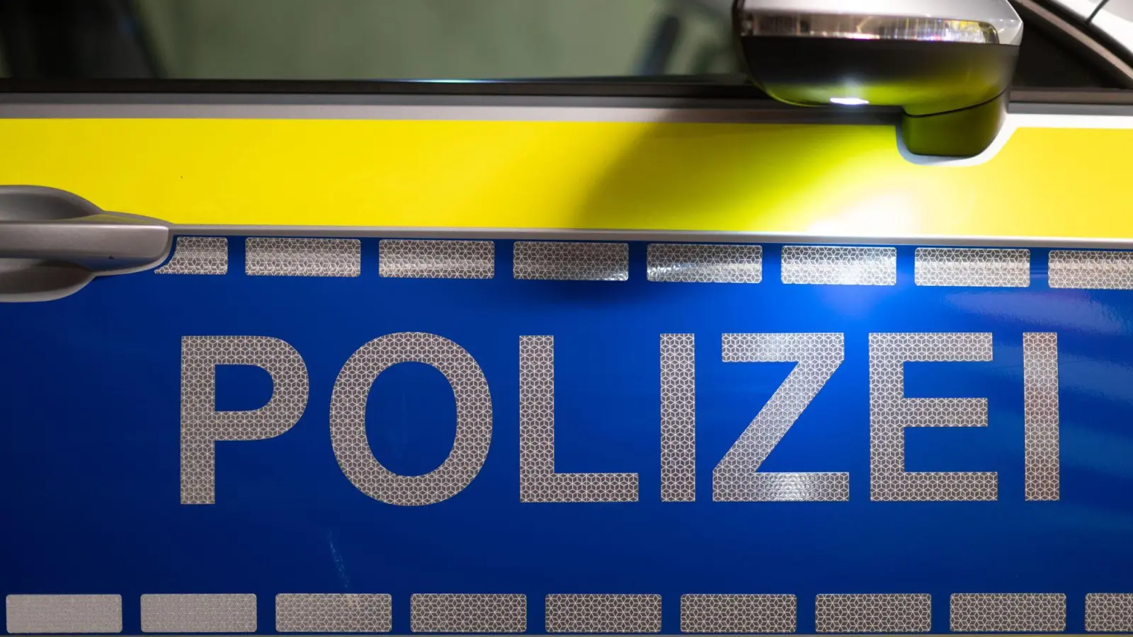Ein Mann wird bei einer Schlägerei lebensgefährlich verletzt. (Symbolbild) (Foto: Robert Michael/dpa)