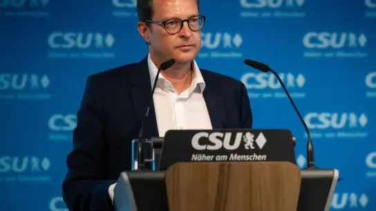 Martin Huber, Generalsekretär der CSU, nimmt an einer Pressekonferenz teil. (Foto: Sven Hoppe/dpa/Archivbild)