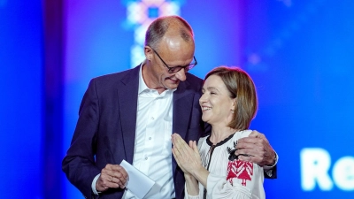 Höhepunkt des Besuchs war ein gemeinsamer Auftritt bei einer großen Unabhängigkeitsparty. (Foto: Kay Nietfeld/dpa)