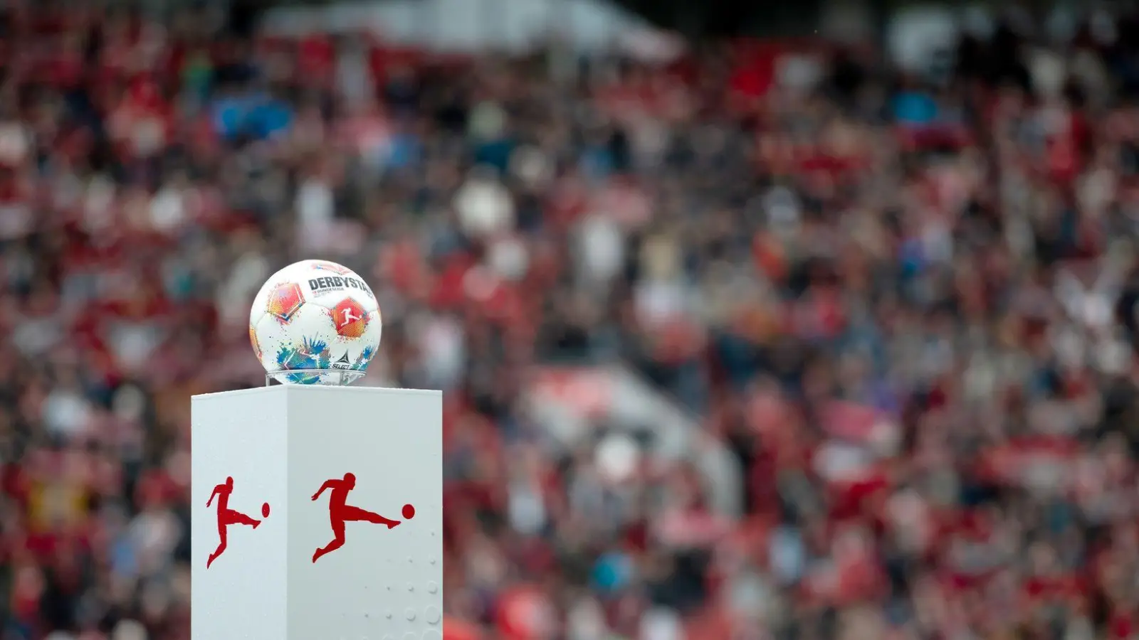 Die Fußball-Bundesliga startet am 28. August in die neue Saison. (Archivbild) (Foto: Fabian Strauch/dpa)