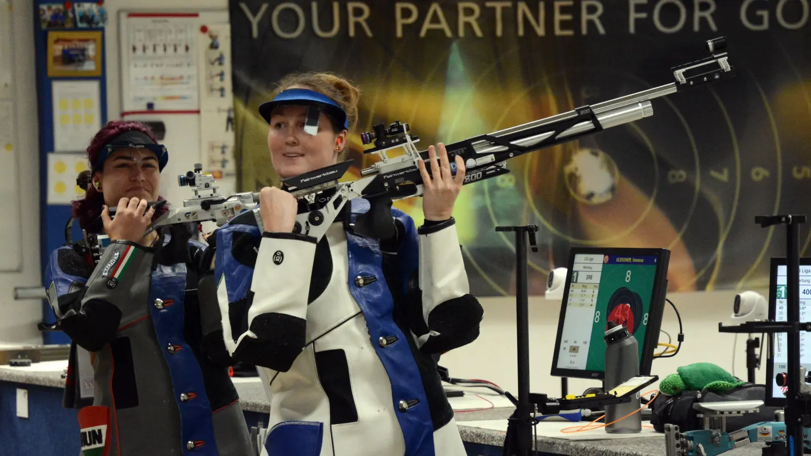 Vanessa Gleißner (rechts, hier bei einem Ligawettkampf) tritt bei der DM für RWS Franken und in der Liga künftig für Eichenlaub Saltendorf an.  (Foto: Alexander Keck)
