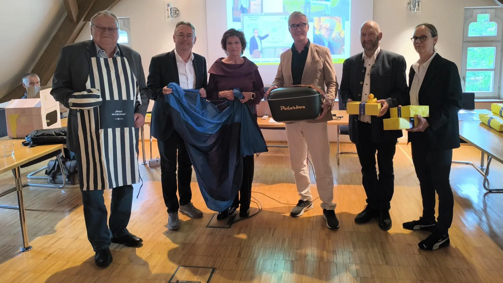 Oswald Czech wurde von Herbert Lindörfer ebenso verabschiedet wie Gabi Hofacker, Patrick Ruh und Michael Trzybinski (von links). Auch Interfranken-Geschäftsführerin Hedwig Schlund (ganz links) dankte den ausscheidenden Verbandsräten.  (Foto: Thomas Schaller)