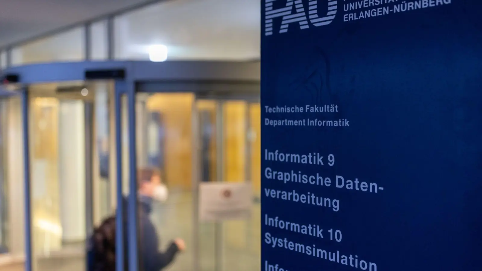 Für Studierende in Nürnberg gibt es bald kein Hochschulsport in der Stadt mehr. (Symbolbild)  (Foto: Daniel Karmann/dpa)