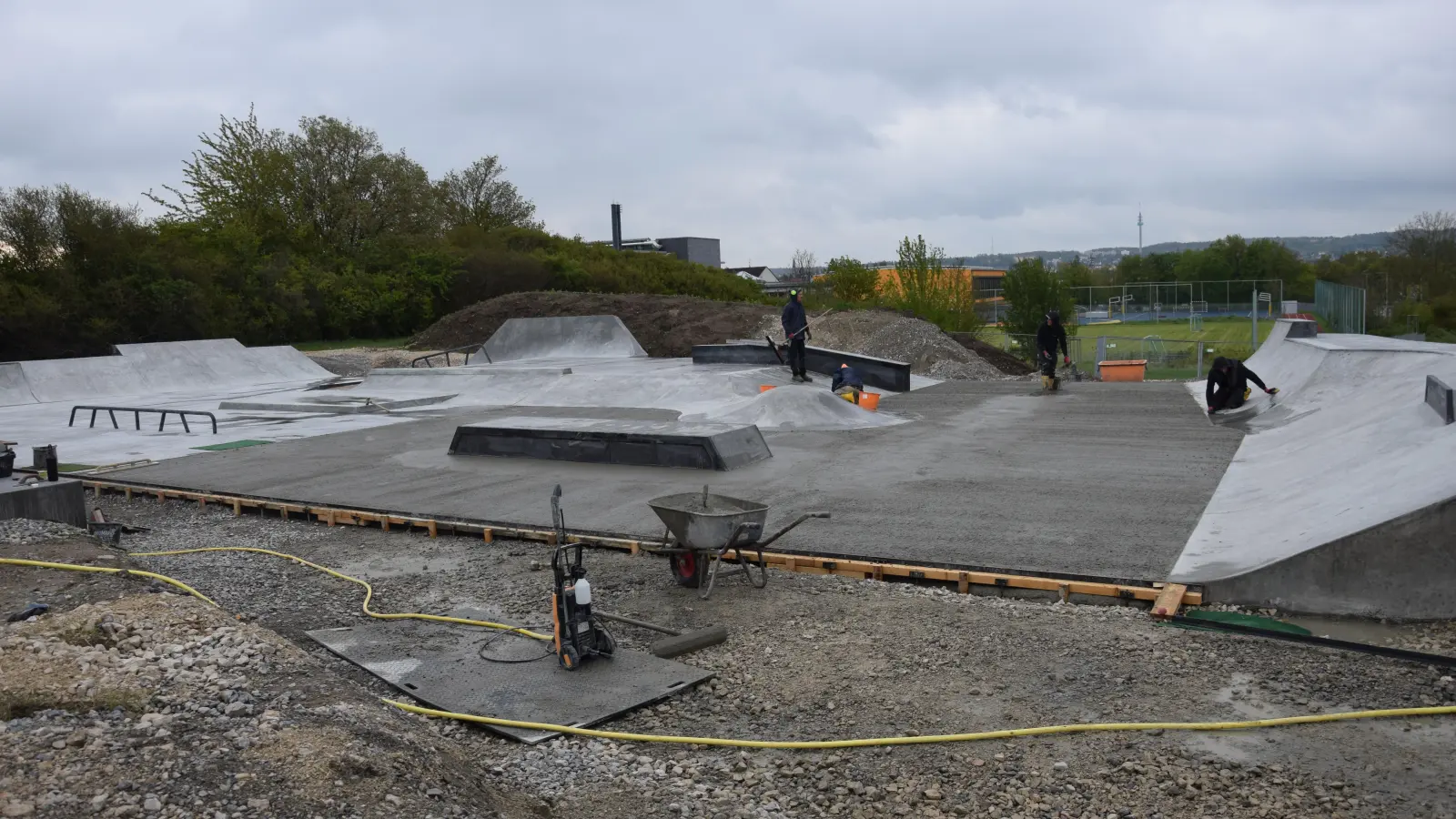 Mittlerweile wird klar, wie der neue Skatepark in Ansbach einmal aussehen wird. Das Projekt liegt gemäß den Angaben der Stadt im Kosten- und Zeitrahmen. (Foto: Florian Schwab)