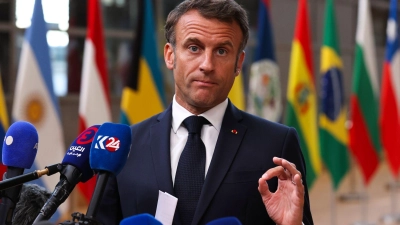 Emmanuel Macron hat auf Forderungen nach mehr Eigenständigkeit für die Mittelmeerinsel Korsika reagiert. (Foto: Francois Walschaerts/AP/dpa)