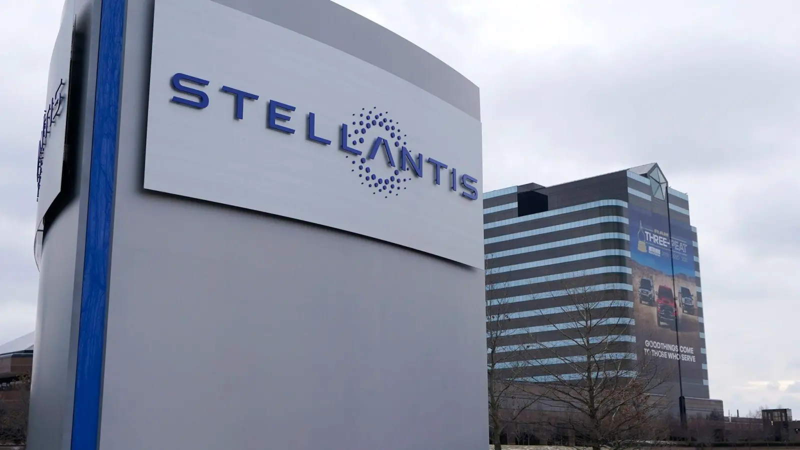 Stellantis will das erste E-Auto nach neuen EU-Vorgaben in Italien bauen. (Archivbild)  (Foto: Carlos Osorio/AP/dpa)