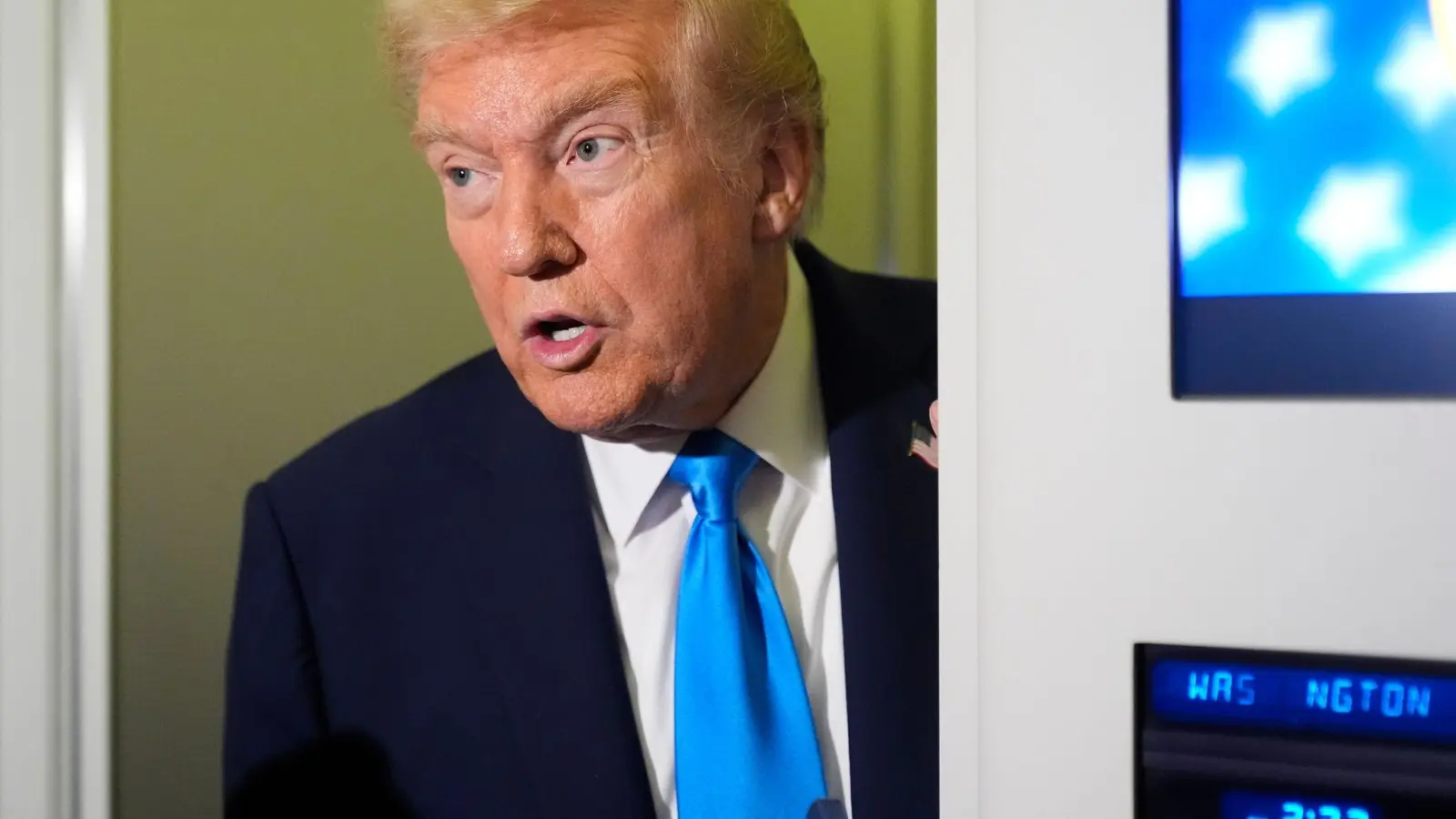 Trump macht Druck auf die Hamas, weitere tote Geiseln schnell zu übergeben.  (Foto: Mark Schiefelbein/AP/dpa)