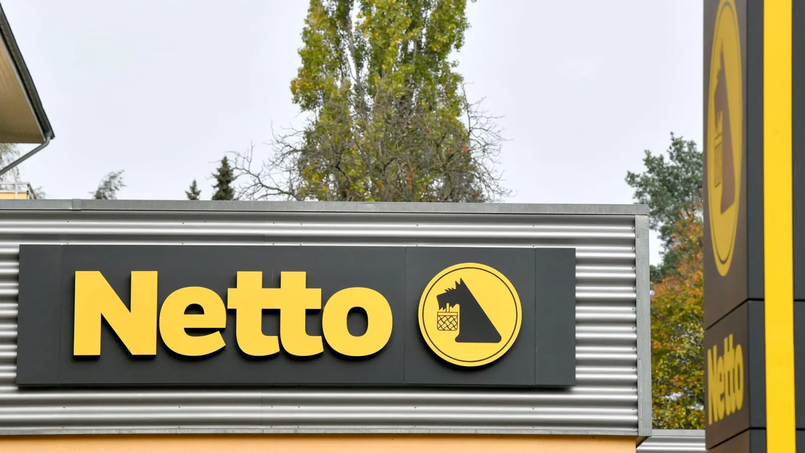 Netto mit dem Hund im Logo ist nur im Norden und Osten Deutschlands präsent. (Archivbild) (Foto: Jens Kalaene/dpa-Zentralbild/ZB)