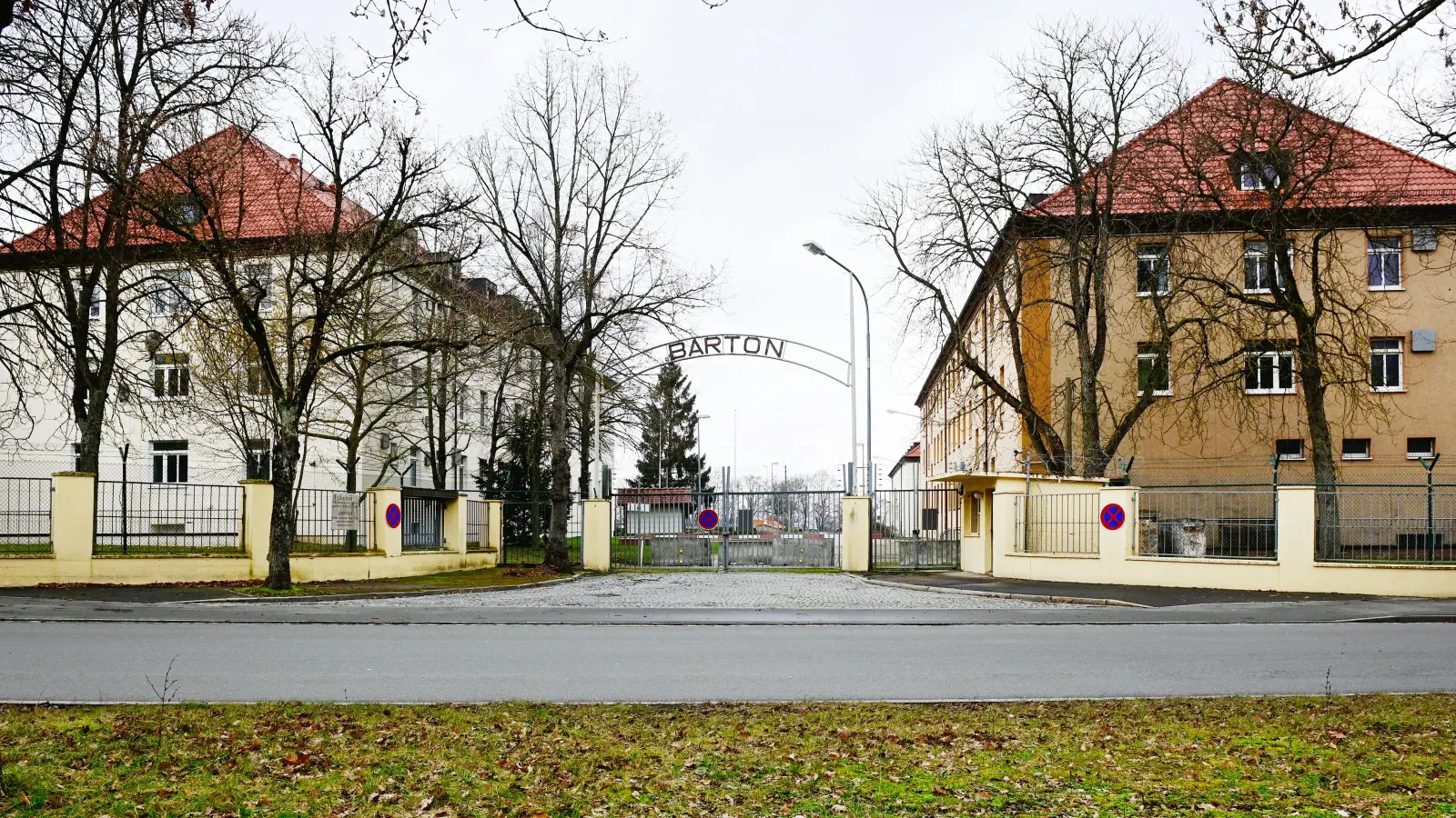 Die Barton-Kaserne an der Meinhardswindener Straße sollten geschlossen werden. Doch jetzt wird die US-Armee massiv in das Areal investieren. (Foto: Jim Albright)
