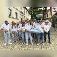 Die Kerwaburschen und -madli aus Ermetzhofen freuen sich auf die Kerwa 2026! (Foto: Sylvia Fehlinger)
