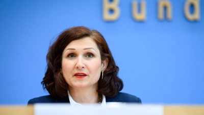 Die unabhängige Antidiskriminierungsbeauftragte Ferda Ataman äußert sich zu ihrem Gleichbehandlungsplan. (Foto: Bernd von Jutrczenka/dpa)