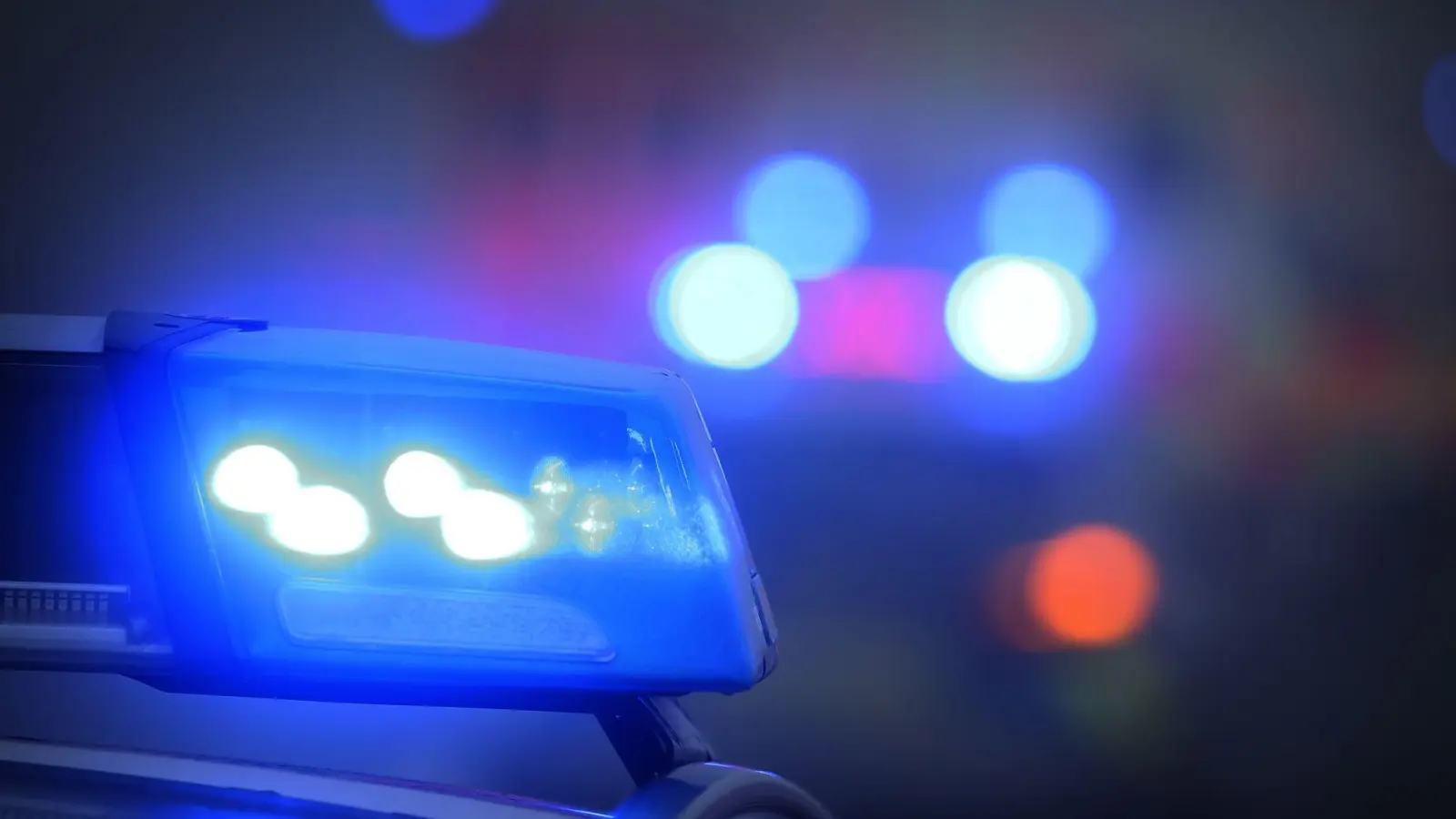 Die Polizei ermittelt nach zwei Schlägereien mit sieben Verletzten im Landkreis Günzburg wegen gefährlicher Körperverletzung. (Symbolbild) (Foto: Karl-Josef Hildenbrand/dpa)