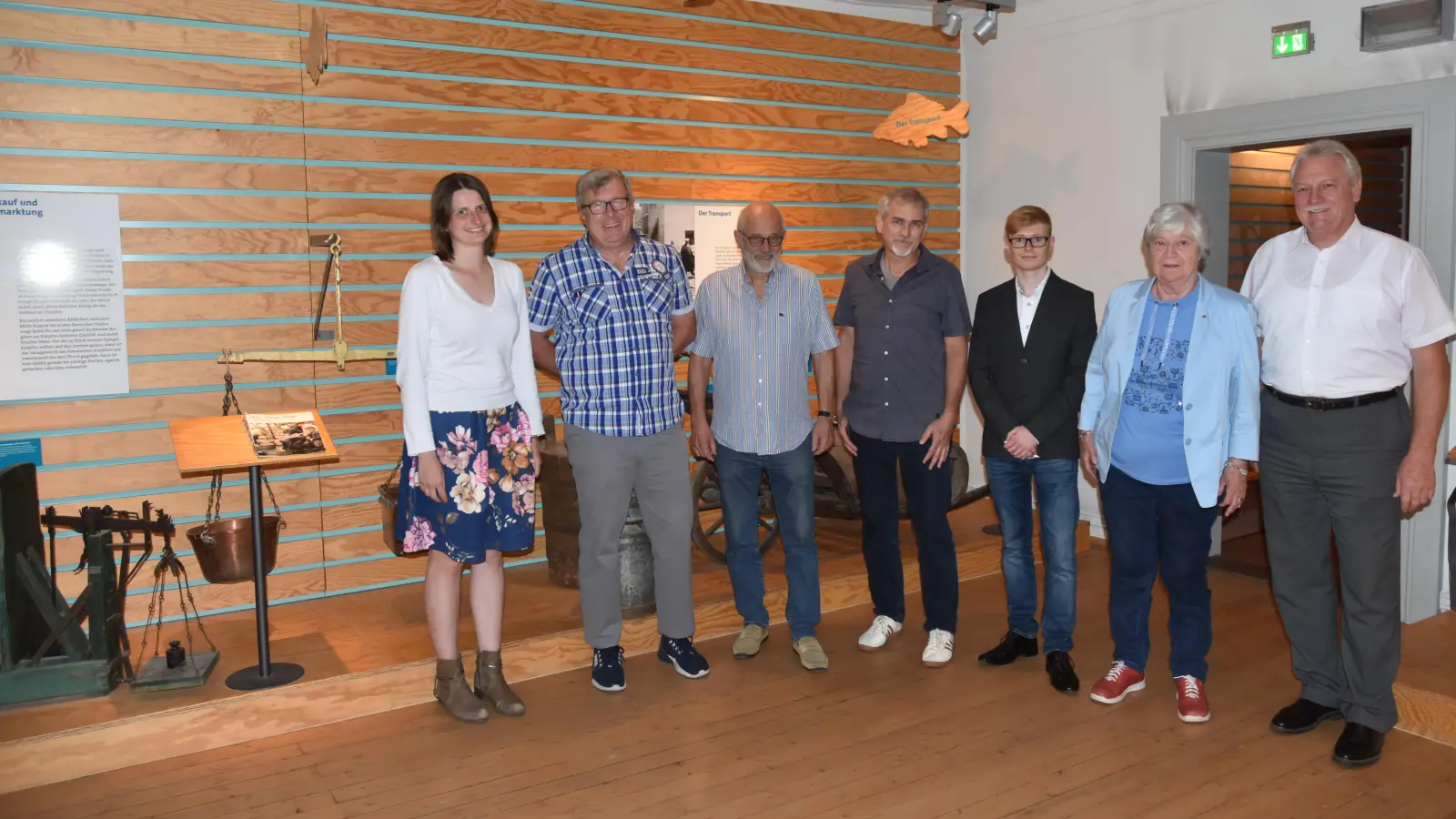 Schulbeauftragte Susanne Mäckl, Schatzmeister und Vize-Vorsitzender Peter Wagner, Ausstellungsbetreuer Walter Tropper, Schriftführer Armin Held, Museumsleiter Jochen Ringer und Vorsitzende Carola Kabelitz (von links) wurden in ihren Ämtern bestätigt, sehr zur Freude von Bürgermeister Klaus Meier (rechts). (Foto: Anita Dlugoß)