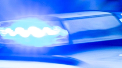 Für die Bergung eines Lastwagens hatte die Polizei einen Teil der Autobahn gesperrt. (Symbolbild) (Foto: Jens Büttner/dpa)