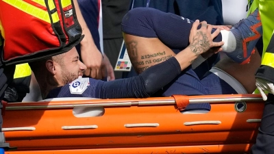 PSG-Stürmer Neymar muss am Knöchel operiert werden und fällt womöglich für den Rest der Saison aus. (Foto: Christophe Ena/AP/dpa)
