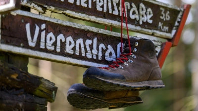 Das Image des Wanderns hat sich einer Studie zufolge seit den 1990er Jahren „von einer eher betulichen zu einer Lifestyle-orientierten Freizeitaktivität“ gewandelt.  (Foto: Hendrik Schmidt/dpa)