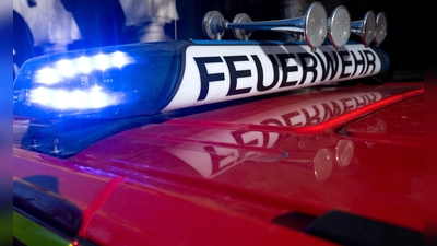 Die Feuerwehr ist am Donnerstag zu einem Brand in Bad Windsheim ausgerückt. (Symbolbild: Sven Hoppe/dpa)