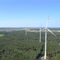 Der Bürgerwindpark Ebenhof orientiert sich an dem interkommunalen Windpark der NorA-Gemeinden in Birkenfels, der auf dem Foto zu sehen ist. Dort stehen vier Anlagen.  (Archivbild: Andrea Walke)