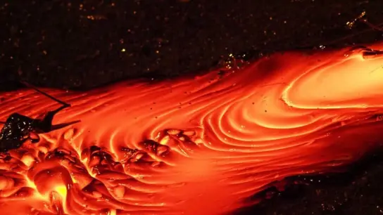 Bei der Icelandic Lava Show wird echte Lava auf mehr als 1000 Grad Celsius erhitzt. (Foto: Icelandic Lava Show/dpa-tmn)
