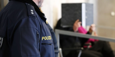 Ein 36-Jähriger muss sich am Landgericht Ansbach wegen eines Doppelmords im Irak verantworten. Der Angeklagte sitzt seit fast einem Jahr in Untersuchungshaft. (Foto: Johannes Hirschlach)