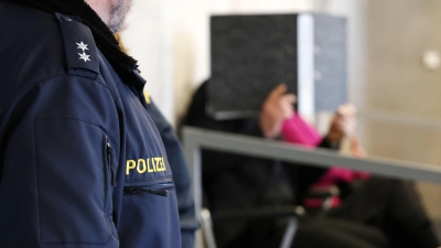 Ein 36-Jähriger muss sich am Landgericht Ansbach wegen eines Doppelmords im Irak verantworten. Der Angeklagte sitzt seit fast einem Jahr in Untersuchungshaft. (Foto: Johannes Hirschlach)
