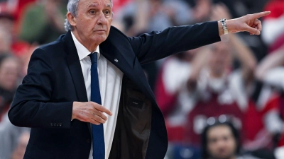 Svetislav Pesic will mit den Bayern-Basketballern den Pokal gewinnen. (Archivbild) (Foto: Sven Hoppe/dpa)