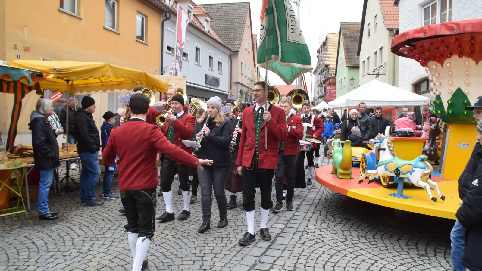 Der Uffenheimer Stadtrat hat in seiner ersten Sitzung im neuen Jahr die verkaufsoffenen Sonn- und Feiertage festgelegt. Viermal dürfen in diesem Jahr Geschäfte zwischen 12 und 17 Uhr öffnen, zum Beispiel bei der Veranstaltung Uffenheimer Kunst und Kultur am 24. März. (Archivfoto: Gerhard Krämer)
