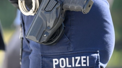 Die Polizei kann den 19-Jährigen später stellen. (Symbolbild) (Foto: Robert Michael/dpa)