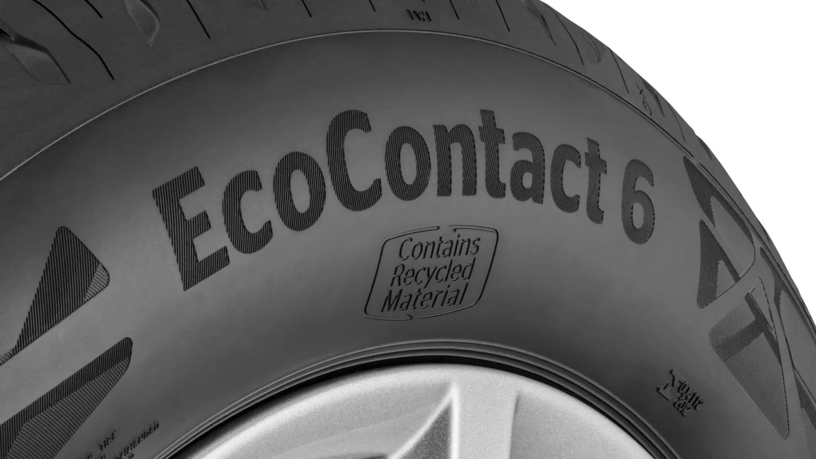Continental verwendet jetzt auch Kunststoff aus recycelten Plastikflaschen zur Herstellung seiner Pkw-Reifen. (Foto: Continental AG/dpa)