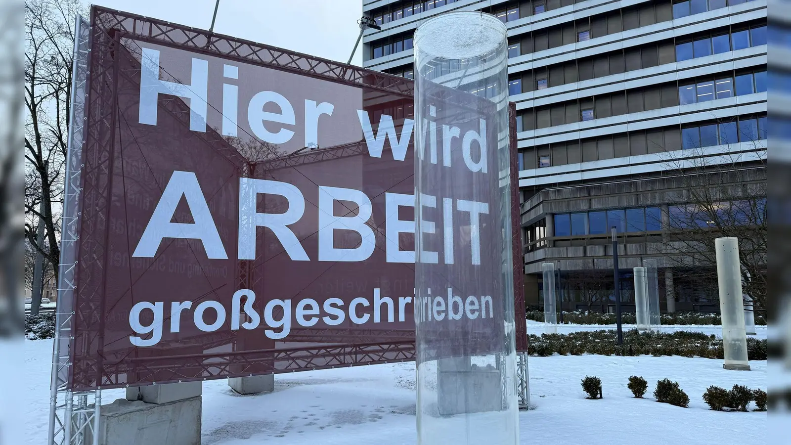Im Dezember steigt die Arbeitslosigkeit: Betriebe stellen vor dem Jahresende weniger ein und in der kalten Jahreszeit gibt es weniger Außenjobs. (Foto: Irena Güttel/dpa)
