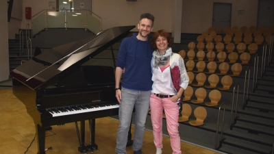 Sabine Brendel-Köhler und Simon Schoierer sind die neuen Chorleiter von Choralle. (Foto: Ute Niephaus)