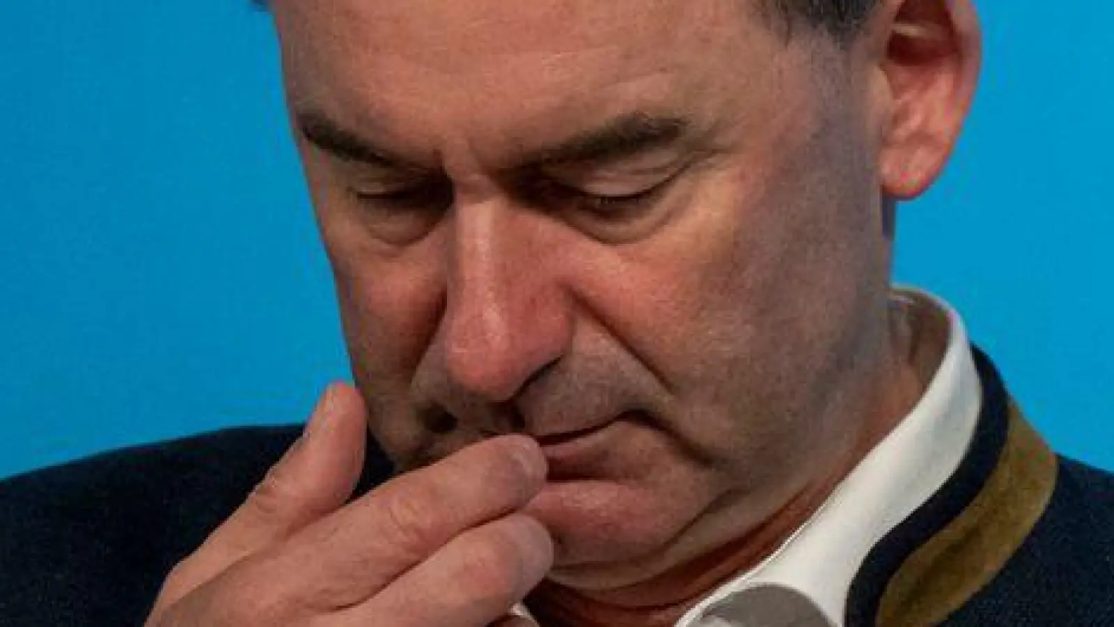 Hubert Aiwanger hatte eingeräumt, dass ein oder mehrere Exemplare des Flugblatts in seiner Schulzeit bei ihm gefunden wurden. (Archivbild) (Foto: Peter Kneffel/dpa)