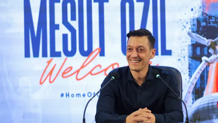 Beendet seine Laufbahn: Mesut Özil. (Foto: Uncredited/AP/dpa)