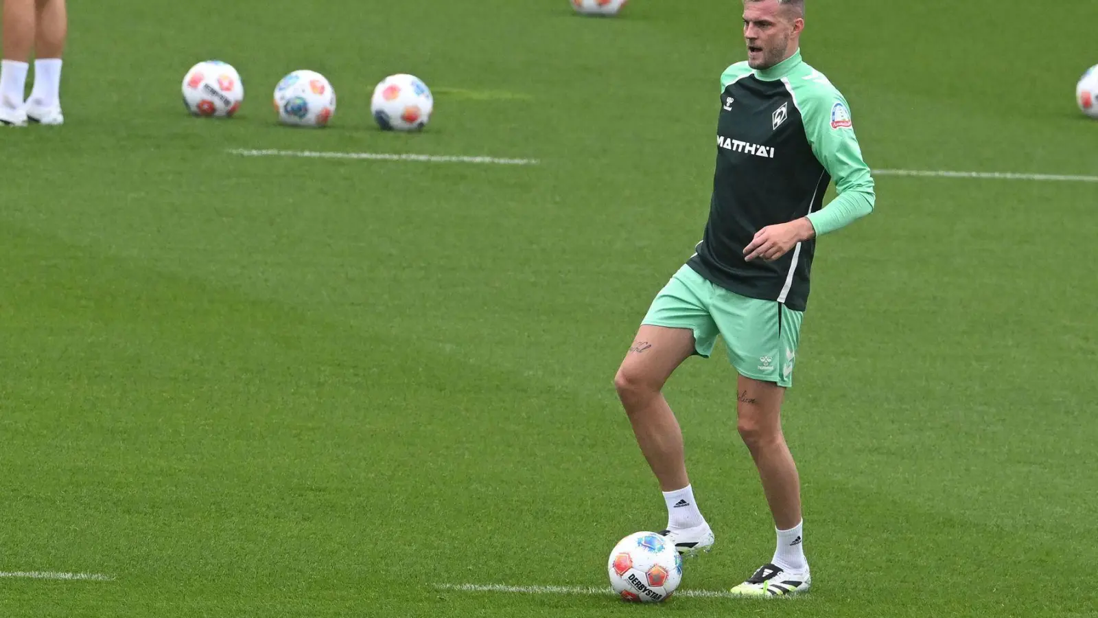 Werder-Stürmer Marvin Ducksch hat sich beim Trainingsauftakt verletzt. (Foto: Carmen Jaspersen/dpa)