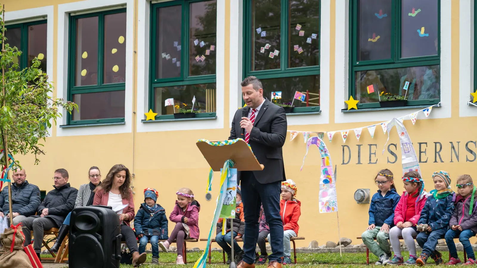 Bürgermeister Simon Schäffler betonte die Bedeutung der Betreuungsangebote für die Kindergartenkinder und für die Gemeinde. (Foto: Friedrich Zinnecker)