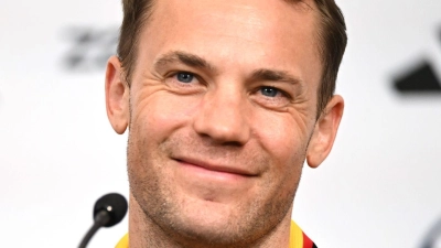 Manuel Neuer hält während der WM intensiv Kontakt zu Frau und Sohn daheim.  (Foto: Federico Gambarini/dpa)