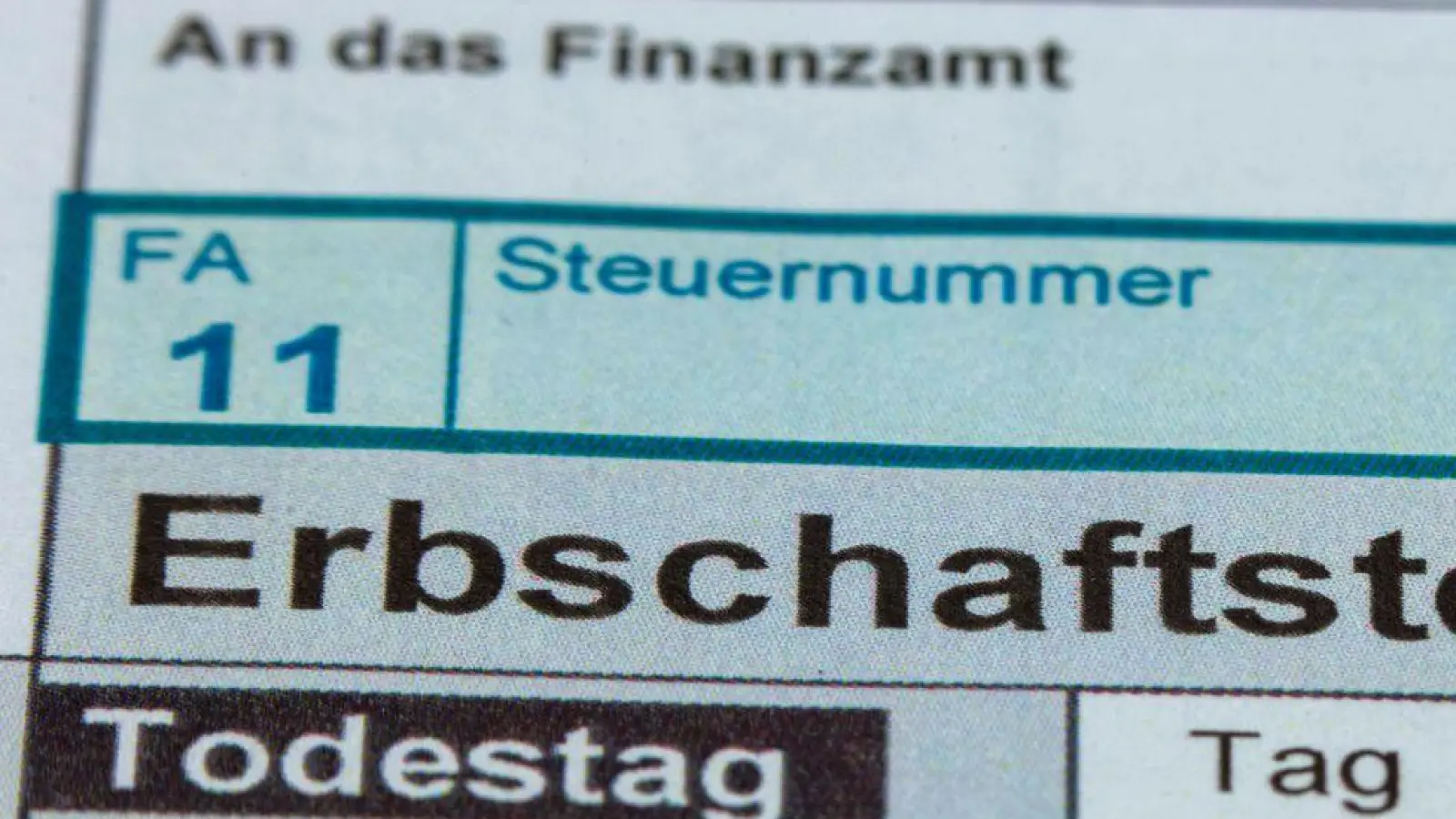 Erbschaften sind für die Länder wichtige Einnahmequellen - denn oft wird eine Steuer fällig. (Symbolbild) (Foto: Jens Büttner/dpa)