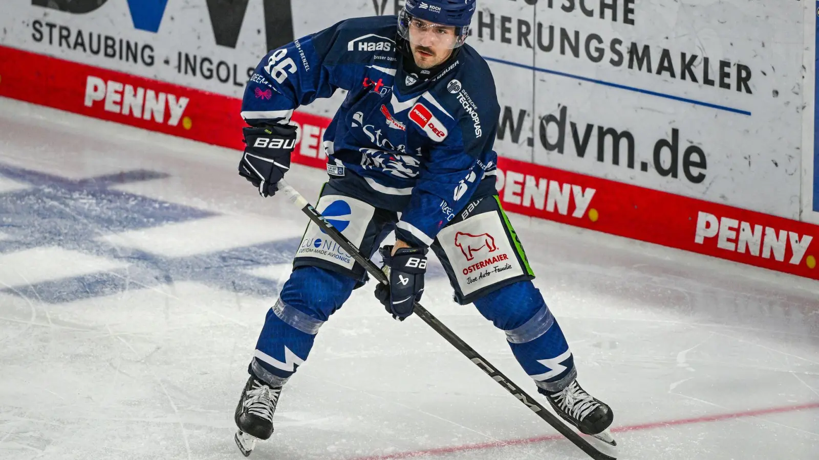 Skyler McKenzie bleibt wie auch Simon Seidl in Straubing. (Archivbild) (Foto: Armin Weigel/dpa)