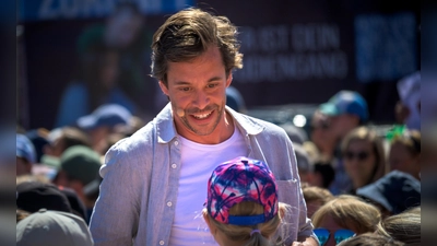 Der bekannte Moderator Tobi Krell verlässt immer wieder die Bühne und eilt ins Publikum, um mit den Kindern ins direkte Gespräch zu kommen.  (Foto: René Chlopotowski)