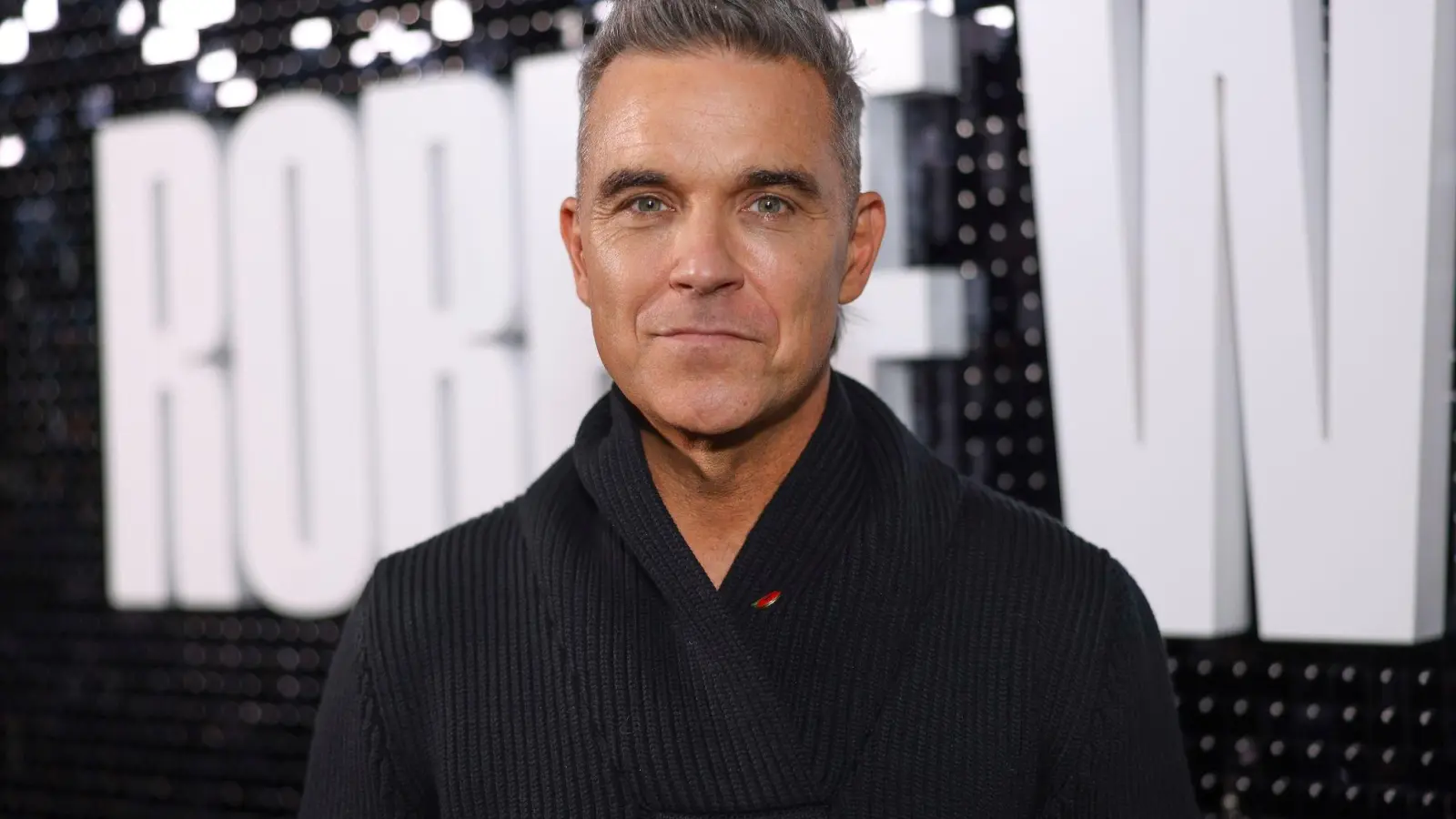 Robbie Williams stellt seine Doku-Serie in London vor. (Foto: Vianney Le Caer/Invision/AP/dpa)