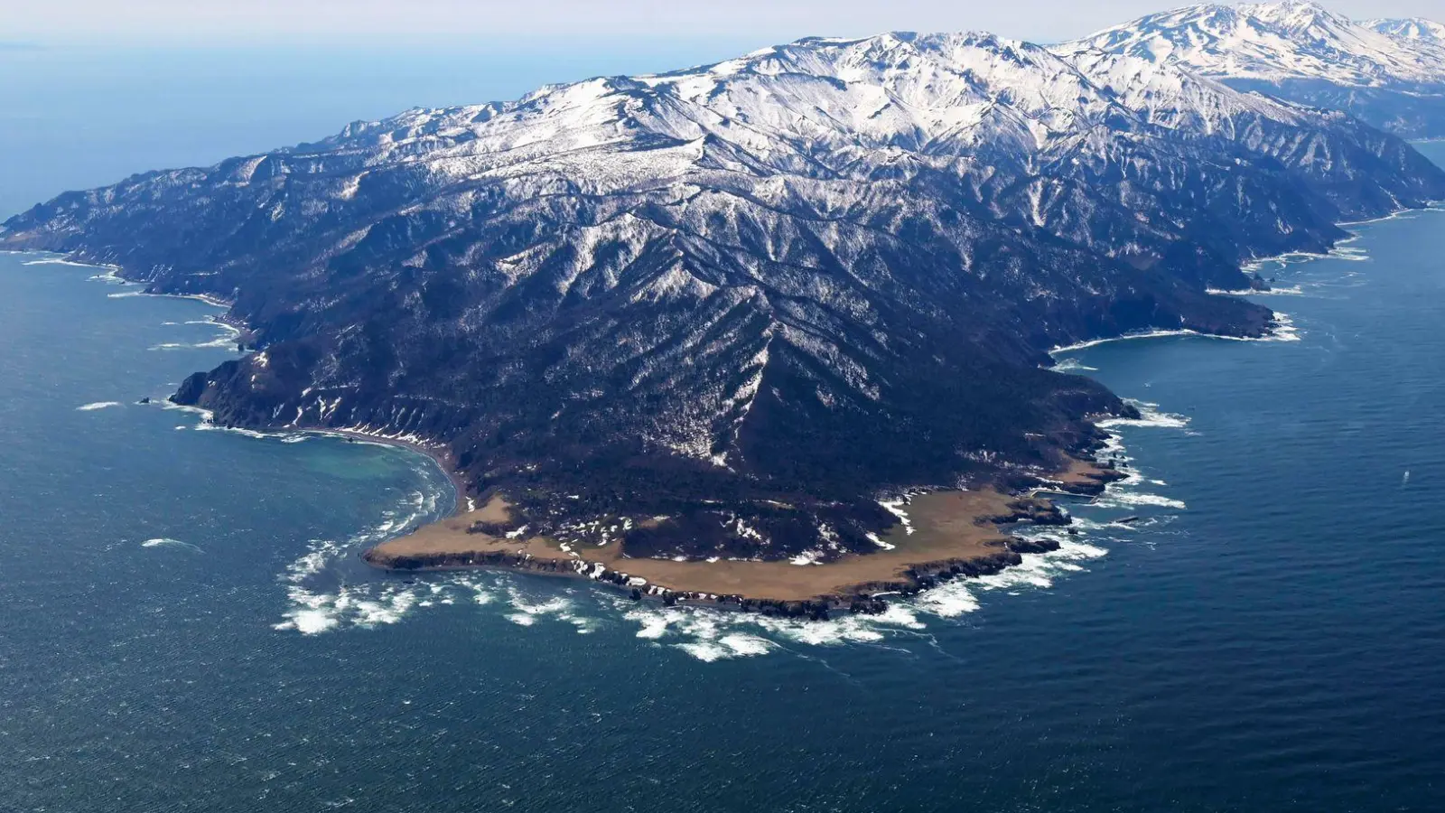 Das Erdbebenzentrum lag im Meer in einer Tiefe von rund zehn Kilometern, an der Ostküste Japans. (Archivbild) (Foto: -/Kyodo News/AP/dpa)