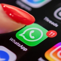 Vier Wochen müssen genügen, um einen per Messenger verschickten Vertrag einzugehen - danach ist das Angebot nicht mehr bindend, wie das Oberlandesgericht Frankfurt am Main entschieden hat. (Foto: Nico Tapia/dpa-tmn)