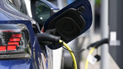 Die Bundesregierung will Elektromobilität einfach, zuverlässig und bezahlbar machen. (Foto: Bernd Weißbrod/dpa)