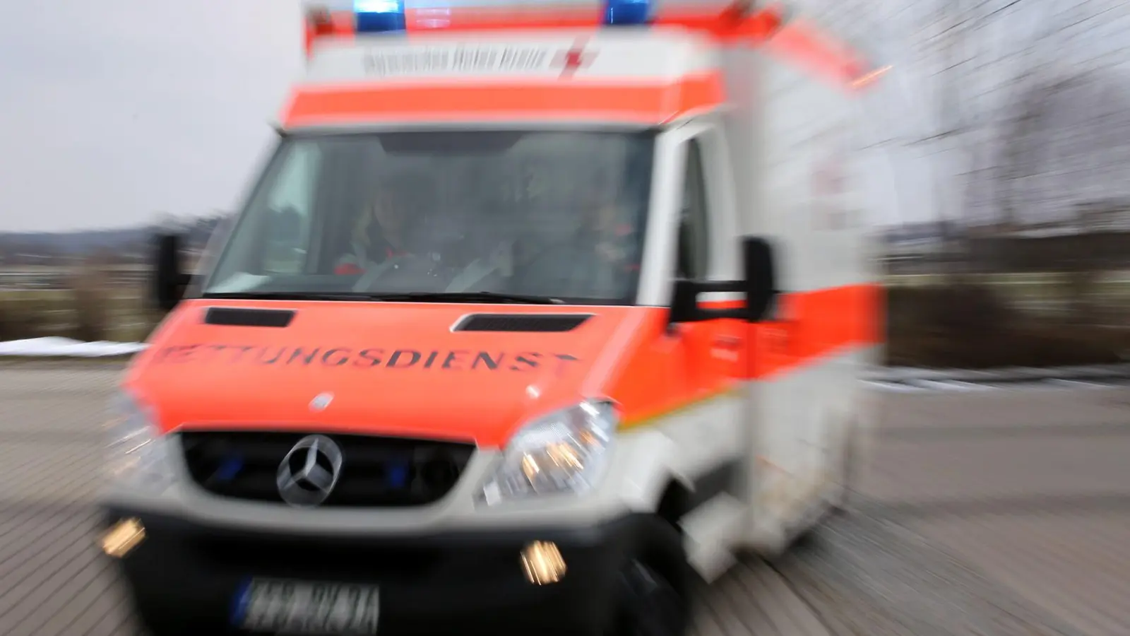 Die Frau erlag ihren Verletzungen am Unfallort. (Symbolbild) (Foto: Stephan Jansen/dpa)