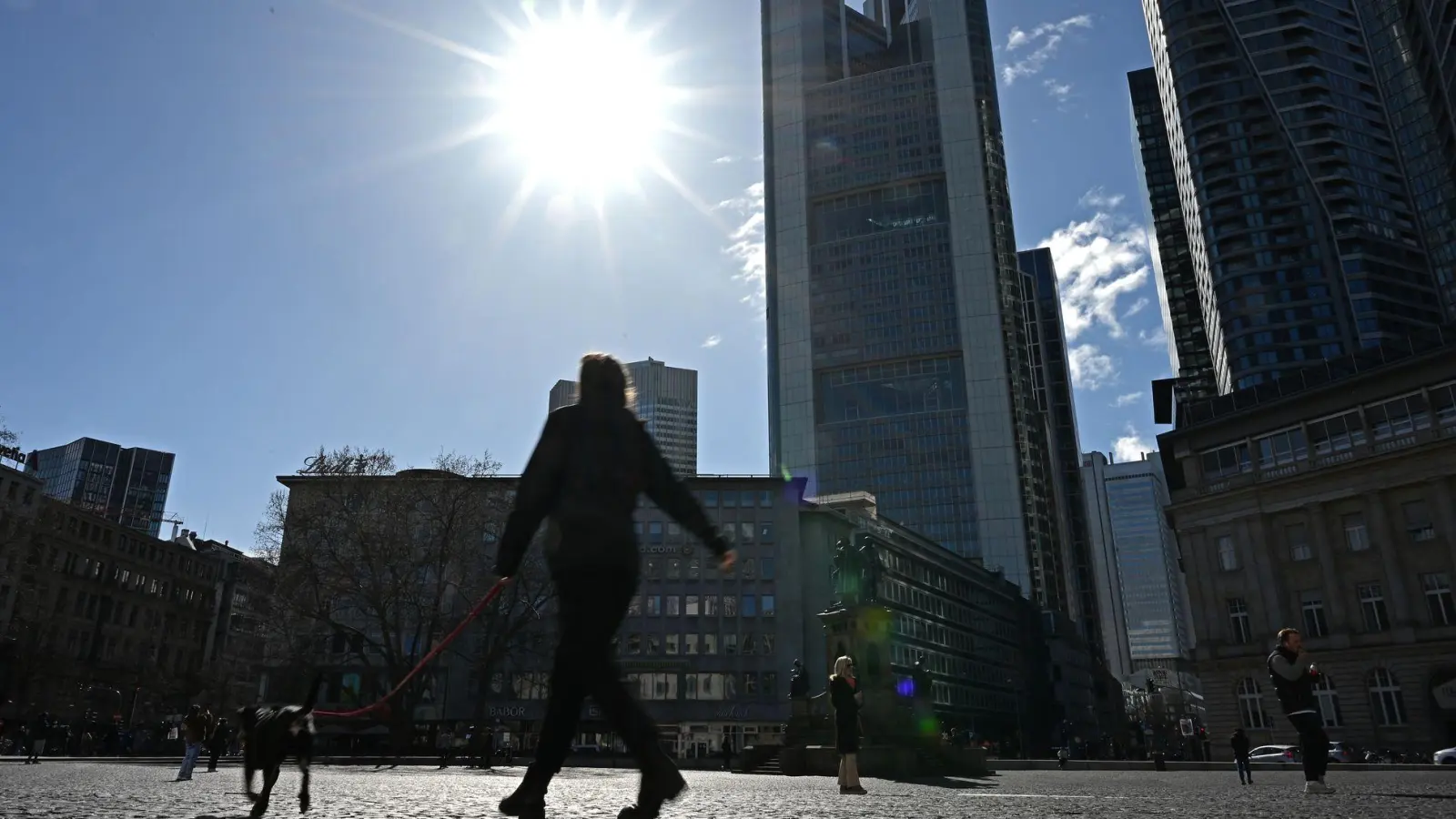 Der März war in Europa vergleichsweise warm. (Illustration) (Foto: Michael Brandt/dpa)