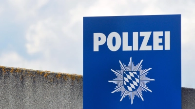 Nach einem rabiaten Unbekannten sucht die Ansbacher Polizei. (Symbolbild: Jim Albright)