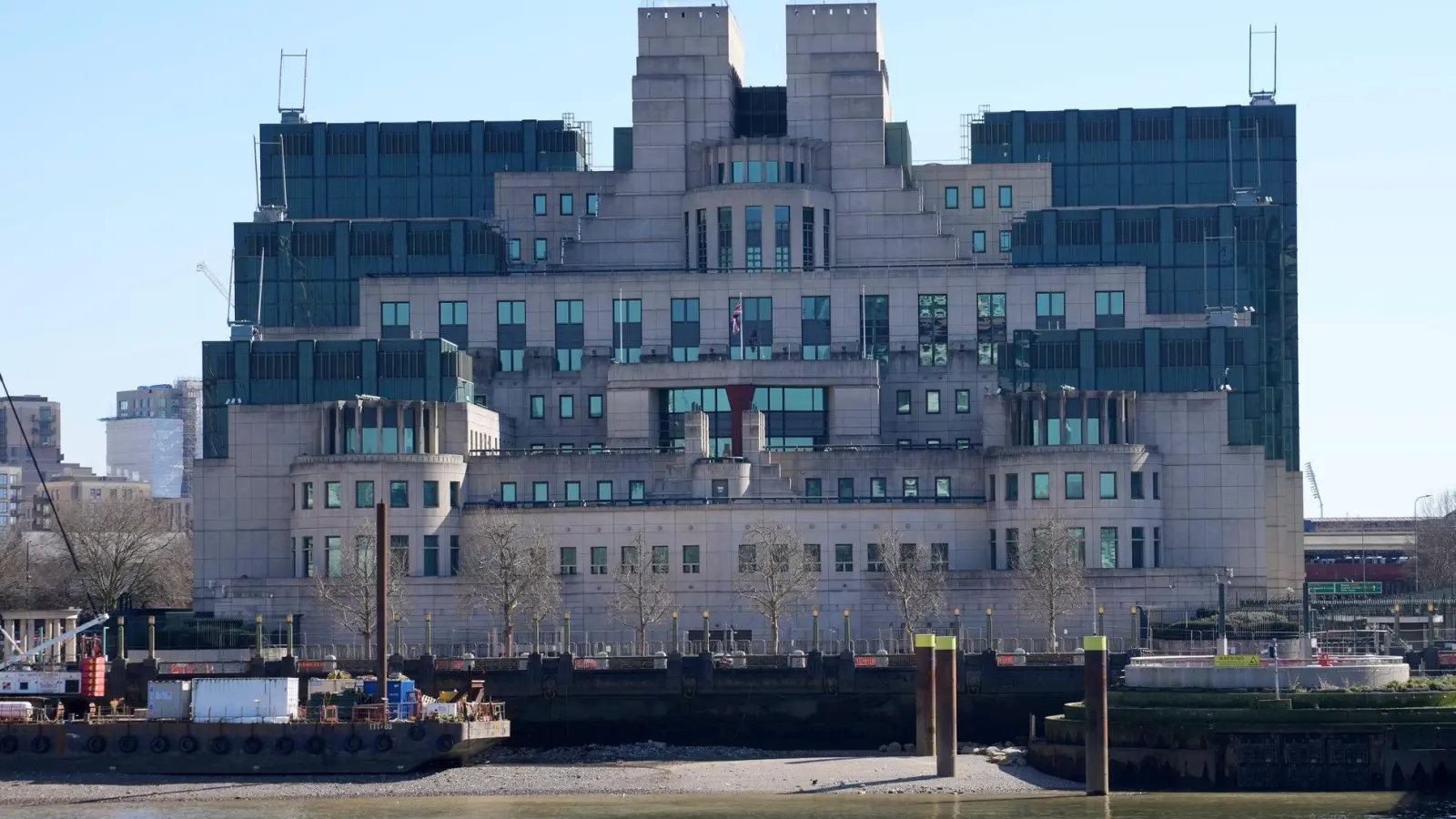 Erstmals soll eine Frau den Auslandsgeheimdienst MI6 leiten. (Archivbild) (Foto: Kin Cheung/AP/dpa)