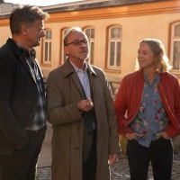 Das Team: Alexander Held Mitte, als Kommissar Ludwig Schaller), Bernadette Heerwagen (als Kommissarin Angelika Flierl, rechts) und Marcus Mittermeier (als Kommissar Harald Neuhauser). (ZDF-Bild) (Foto: Susanne Bernhard/ZDF/dpa)