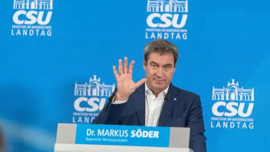 Markus Söder, bayerischer Ministerpräsident (CSU), spricht bei einer Pressekonferenz. (Foto: Nicolas Armer/dpa)