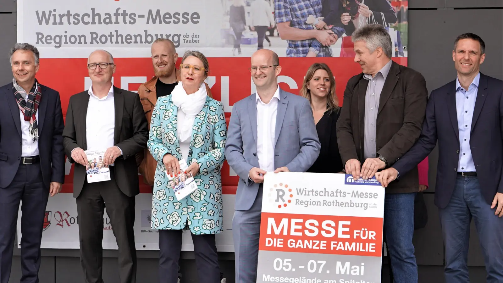 Sie hoffen, dass die Messe ein Erfolg wird (von links): Dieter Mai als Vertreter der Sparkasse, Wirtschaftsförderer Thomas Merkel, Simon Kistenfeger als Verantwortlicher für das Streetfood-Festival, Karin Bucher von der IHK, OB Dr. Markus Naser, Stefanie Wiegel (Wirtschaftsförderin der Stadt), Messeorganisator Gunnar von Grawert-May und Achim Schneider als Vertreter des Arbeitskreises SchuleWirtschaft. (Foto: Simone Hedler)
